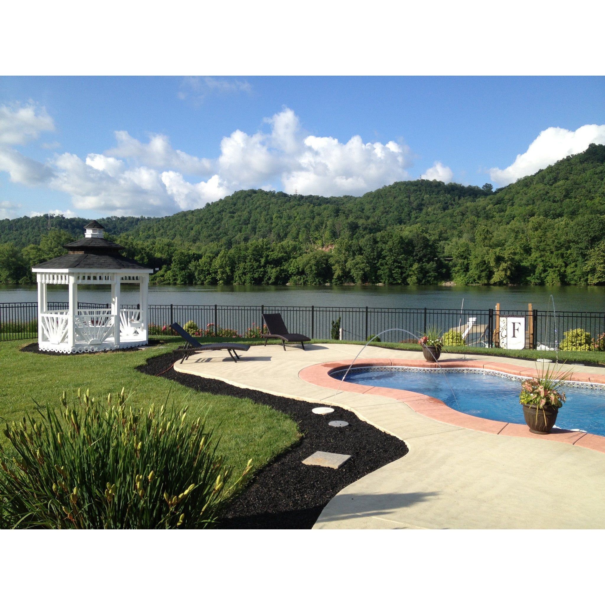 Landscape Rubber Mulch | Painted Black - Image 3