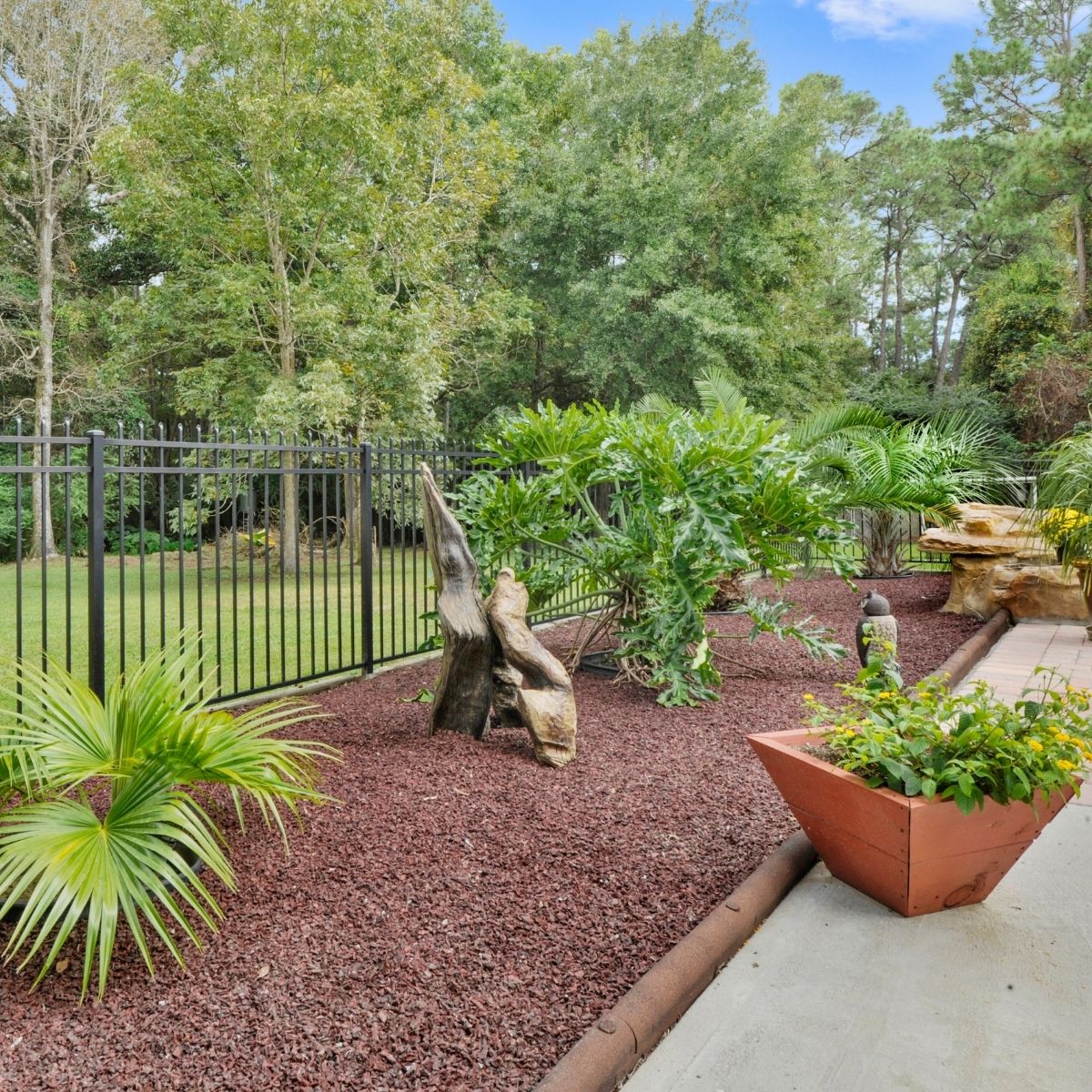 Landscape Rubber Mulch | Terra Cotta Red - Image 3